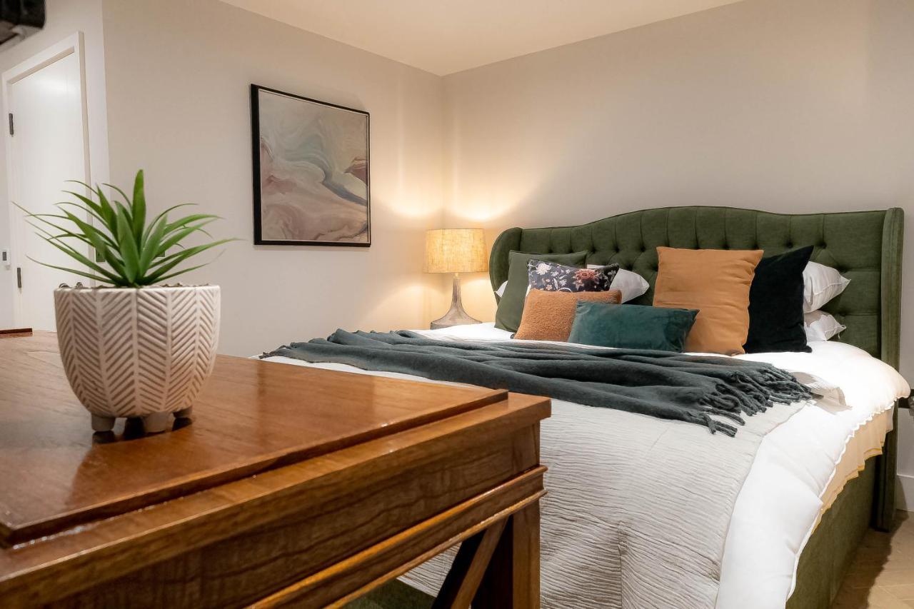 Apartment Three Bedroom Near Brick Lane By Belvilla London