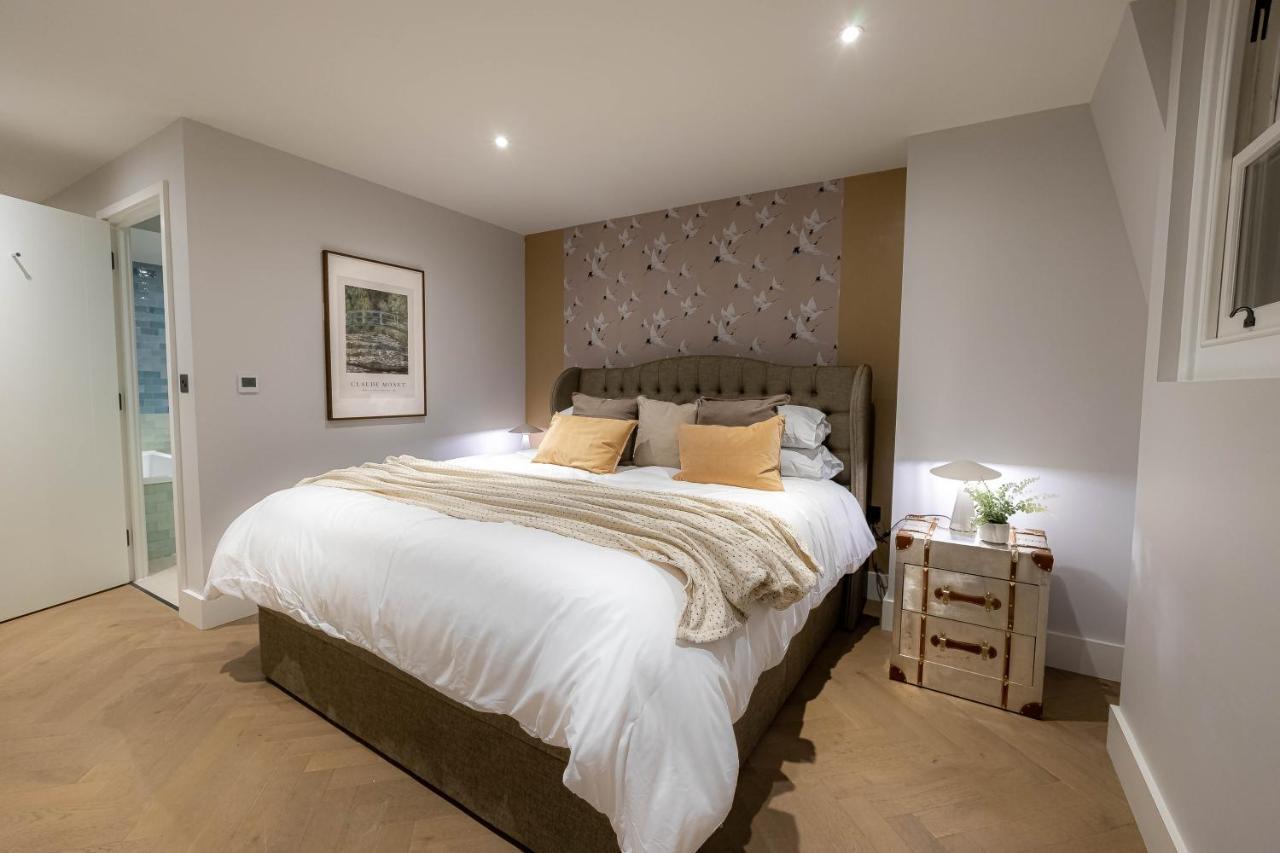 Three Bedroom Near Brick Lane By Belvilla Apartment *
