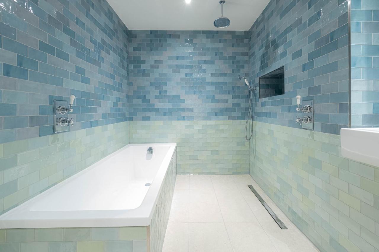 Three Bedroom Near Brick Lane By Belvilla Apartment *