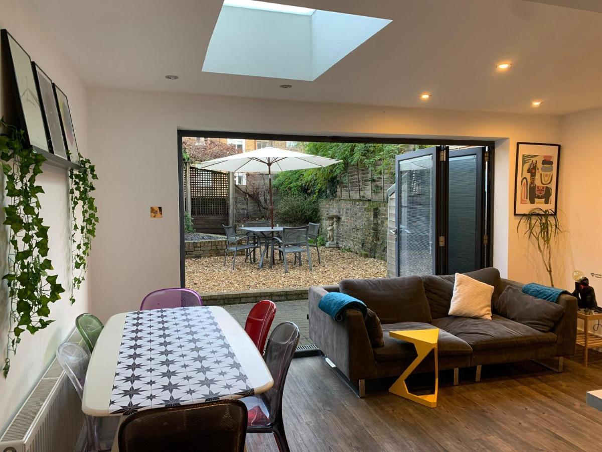 2 Bedrooms With Private Garden Walking Distance To Underground Ideal For Families London