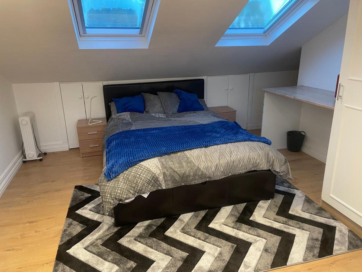 Spacious Loft Space With Private En-suite Bathroom * London