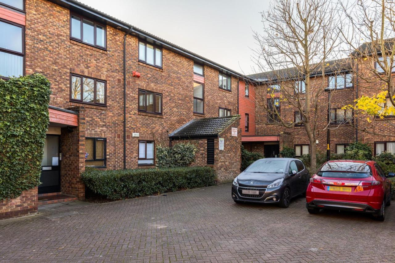 The Camberwell Apartment *