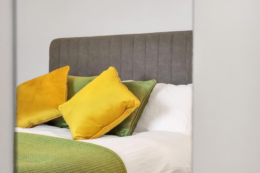 Chic One Bedroom Chelsea Apartment