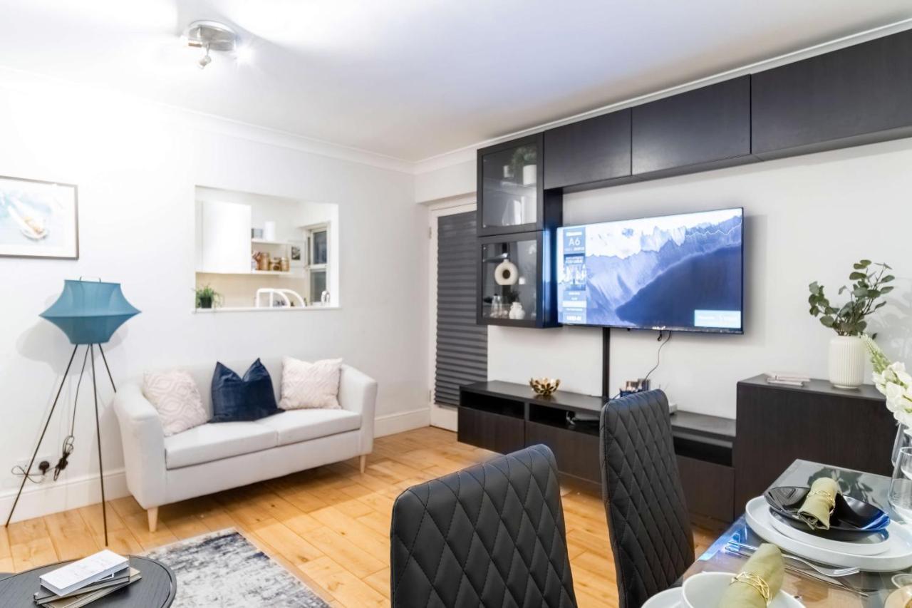 Chic Two Bed Garden Flat Apartment *