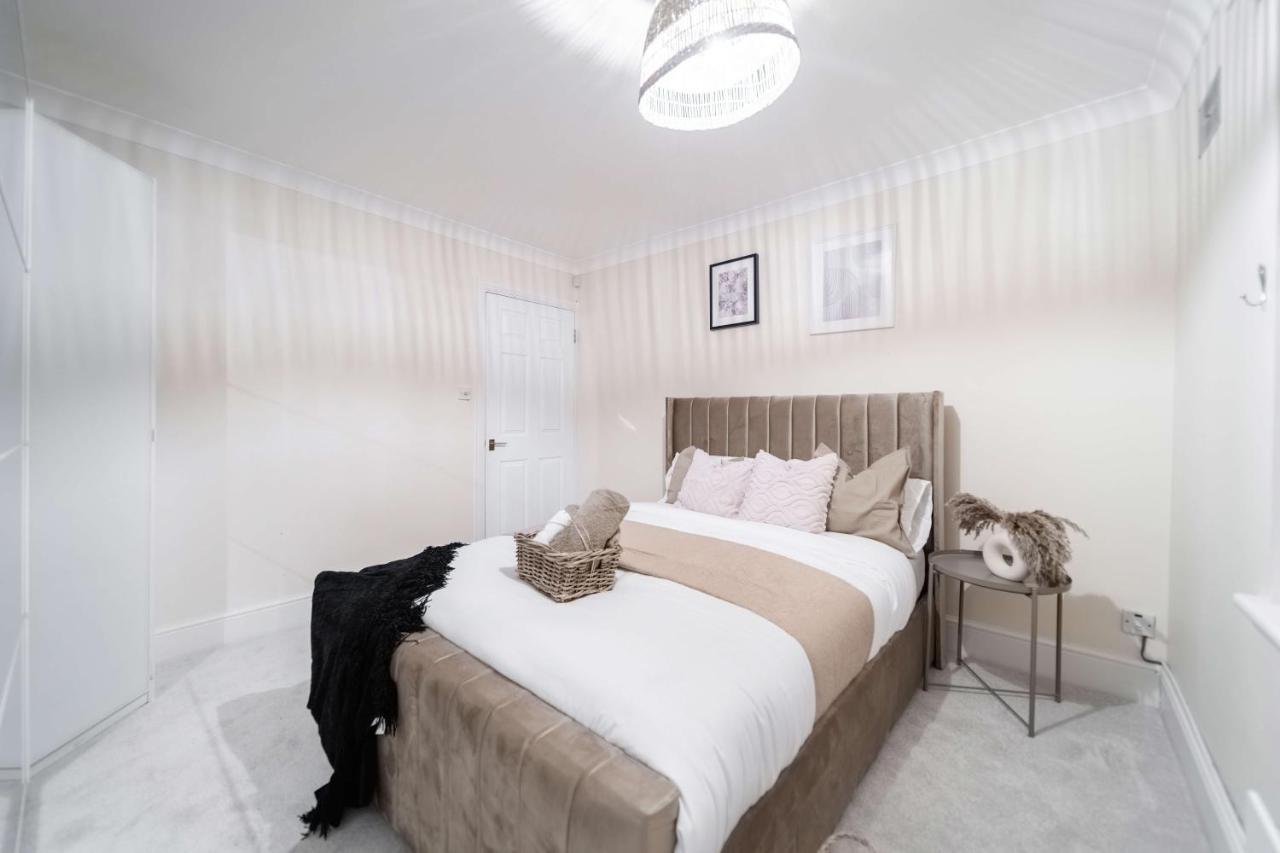 Chic Two Bed Garden Flat Apartment *