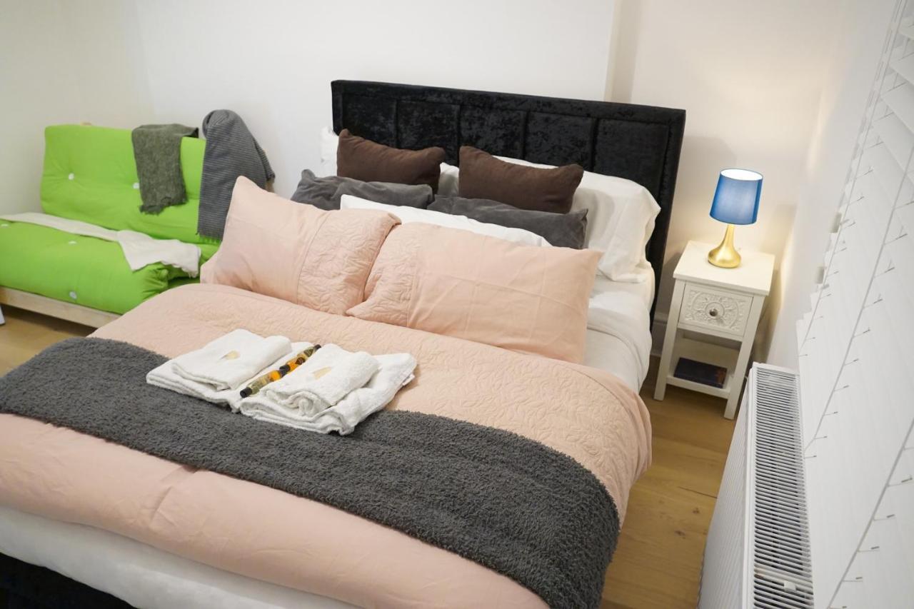 3 Bed 2 Bath * London