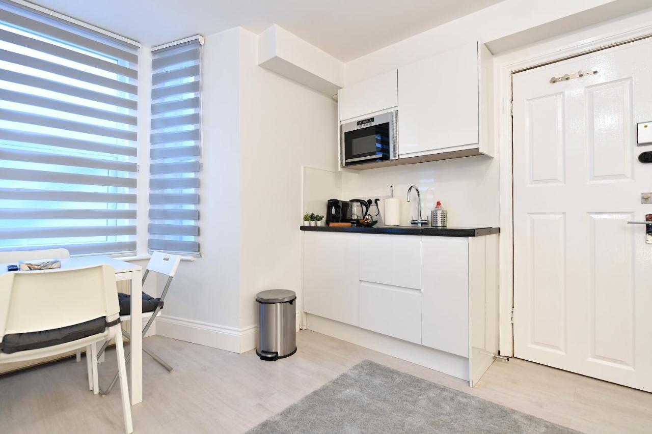 Apartment Very Close To Line Underground Shepherds Bush And Westfield Newly Refurbished London