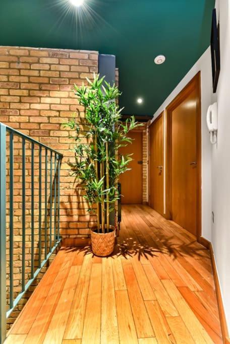 Spacious 2 Bed Urban Jungle Flat, *