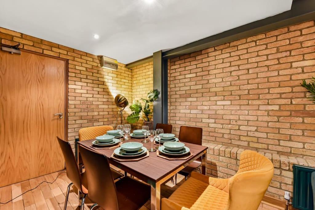 Apartment Spacious 2 Bed Urban Jungle Flat,