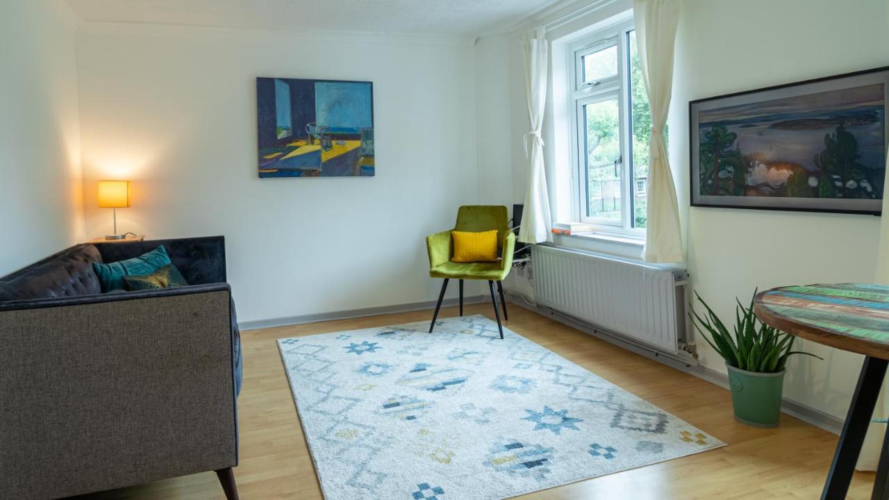 Ferienhaus Bridge 3 Bedroom House With Reception Room, Office And Private Garden