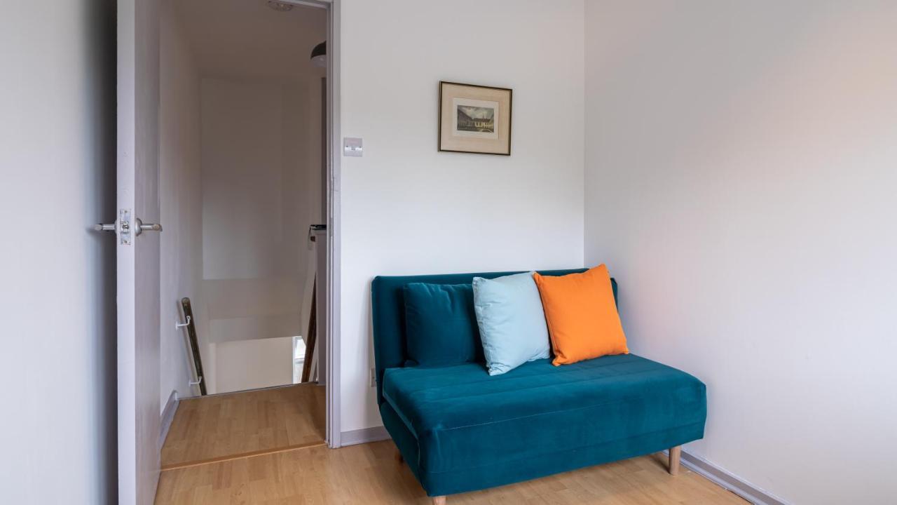 Bridge 3 Bedroom House With Reception Room, Office And Private Garden Ferienhaus *