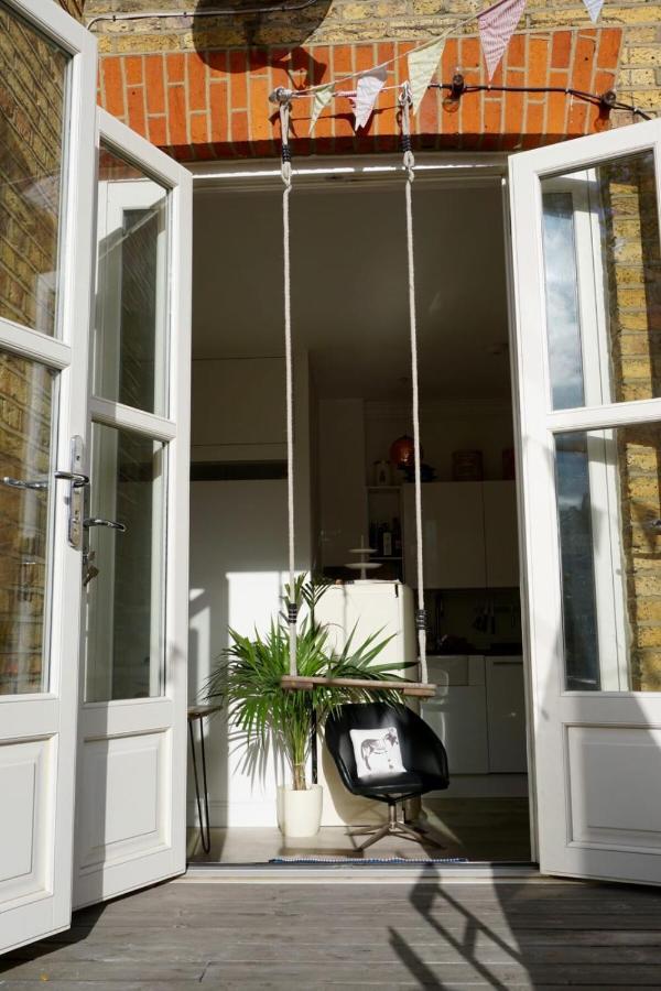 Beautiful Canalside 1-bedroom Flat With Terrace *
