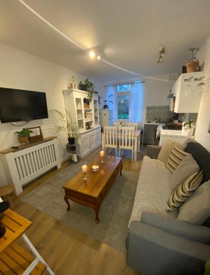 Guest Bedroom With King Size Bed In Brixton Hospedagem domiciliar Londres