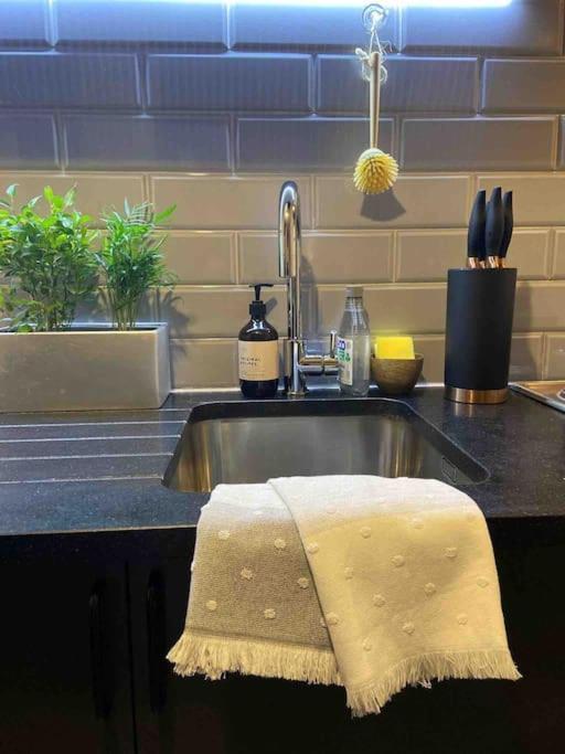 Apartment Spitalfields Market Penthouse Flat With Balcony