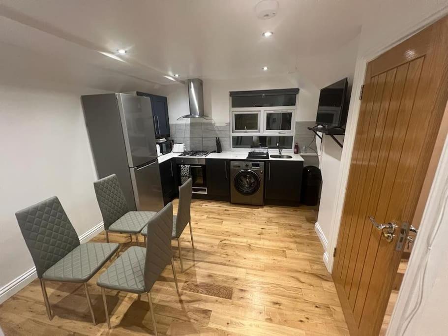 Apartamento 2 Bedroom In Hampdenrd *
