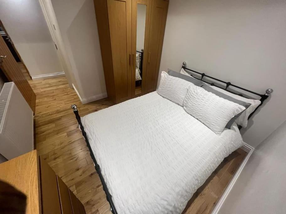 2 Bedroom In Hampdenrd Apartamento