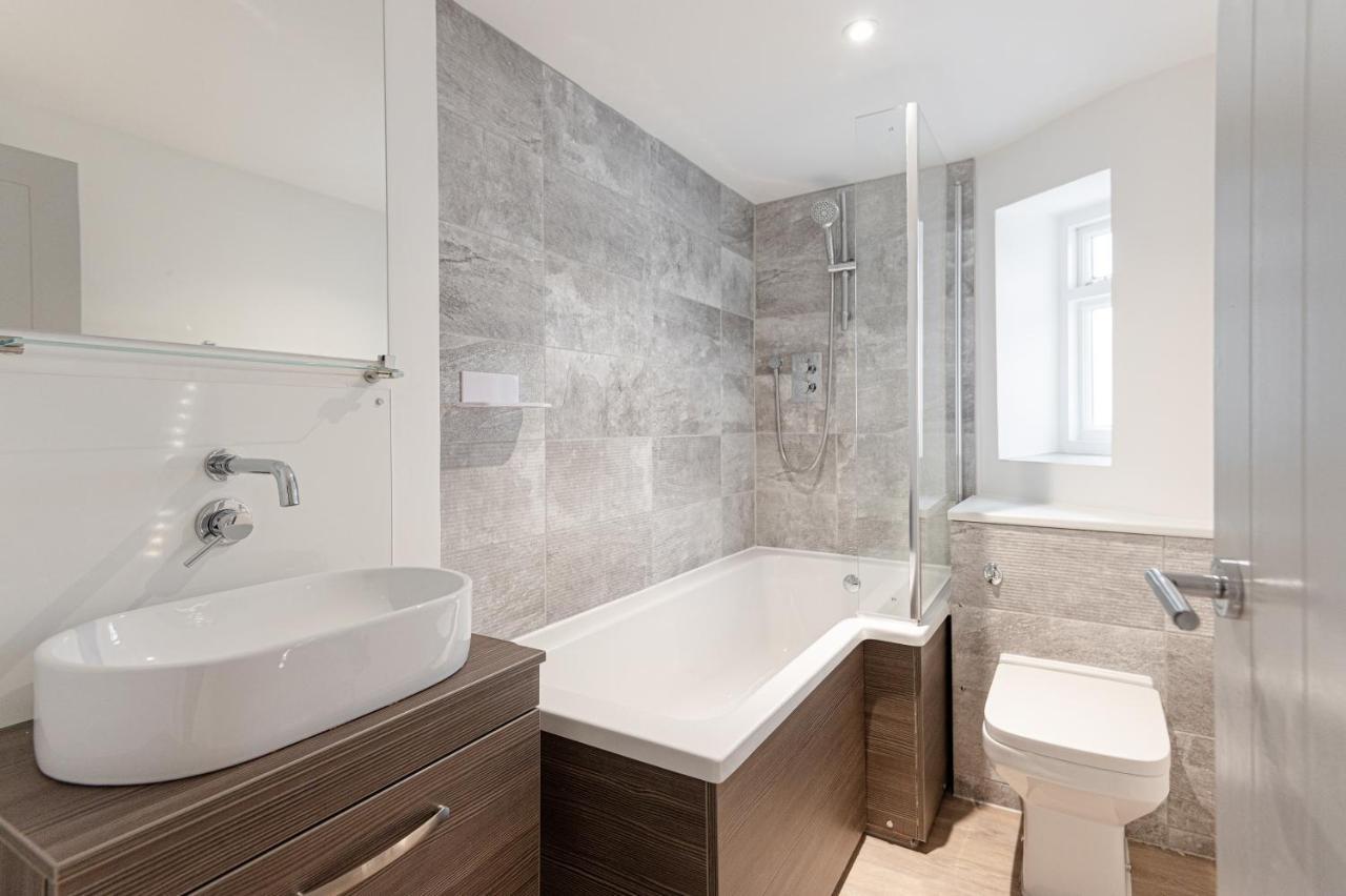 Kensington 2 Bed 2 Bath For 5 Guests * London