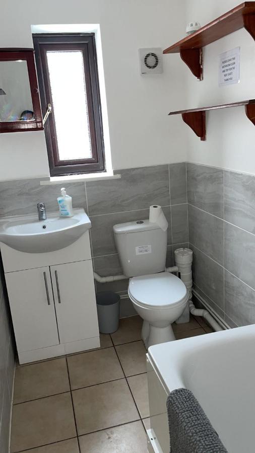 Lovely 4 Bedroom 2 Bathroom London