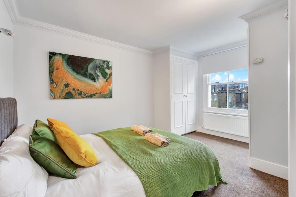 Chic One Bedroom Chelsea Apartment London
