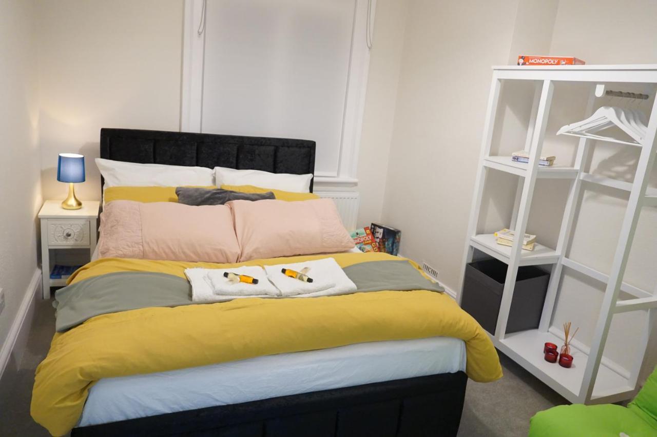 3 Bed 2 Bath * London