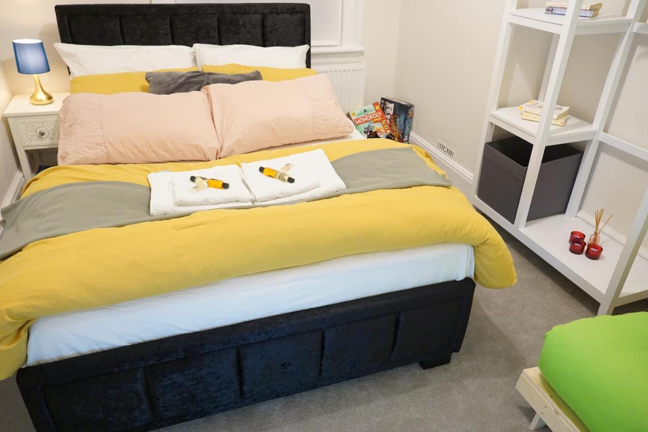 3 Bed 2 Bath Apartment London