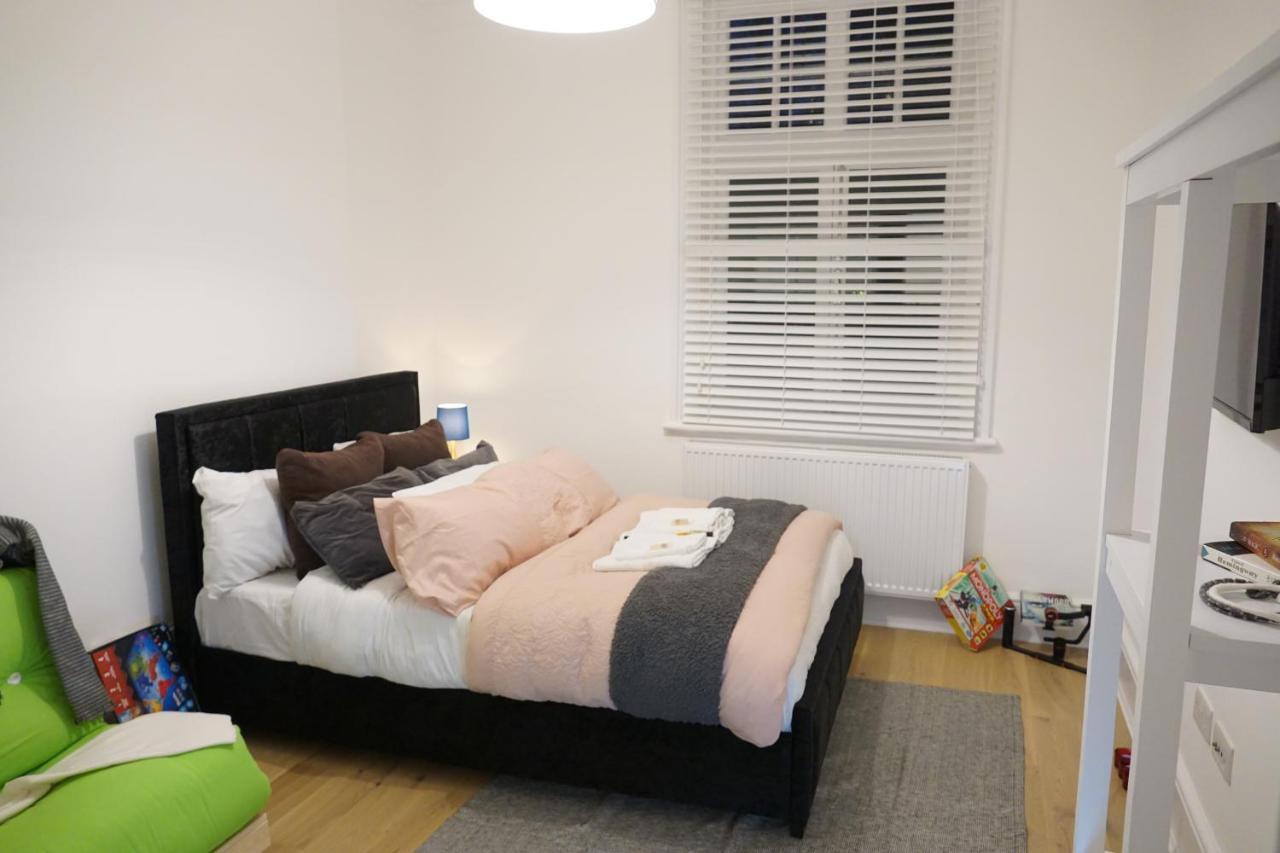 3 Bed 2 Bath Apartment London
