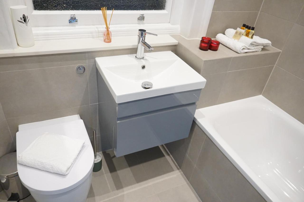 3 Bed 2 Bath Apartment London