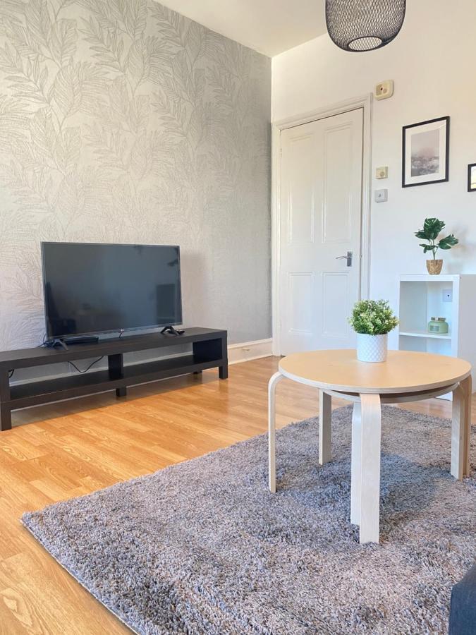 Charming & Bright 2-bed Apt Close To Station Apartamento Londres