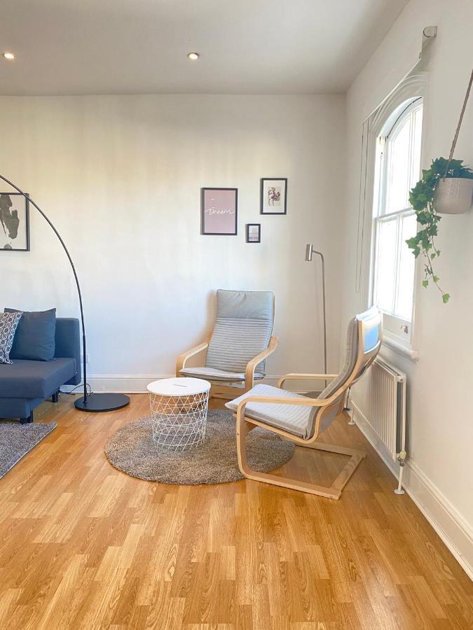 Charming & Bright 2-bed Apt Close To Station Londres