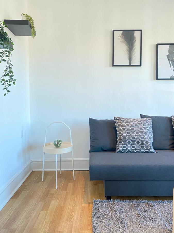 Apartamento Charming & Bright 2-bed Apt Close To Station *