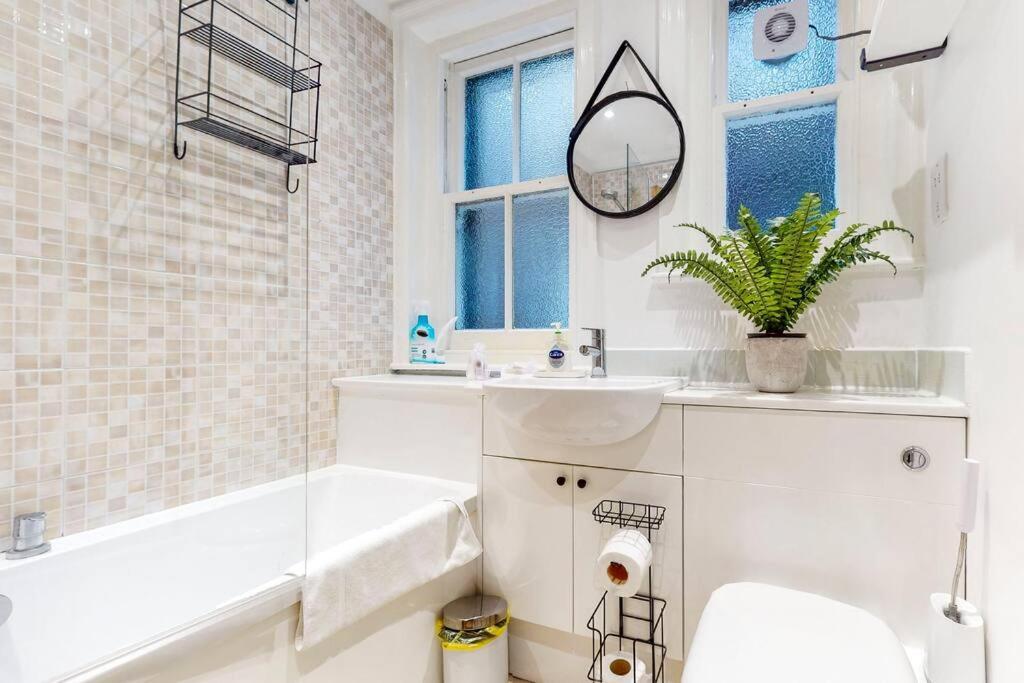 Charming 1 Bedroom In Kennington * Londres