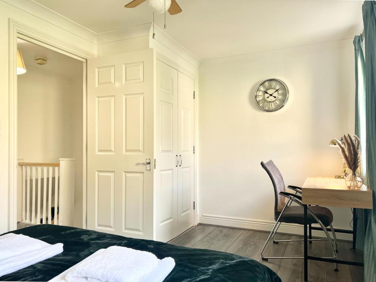 Garden View Double: Extended By Hofin Apartment London