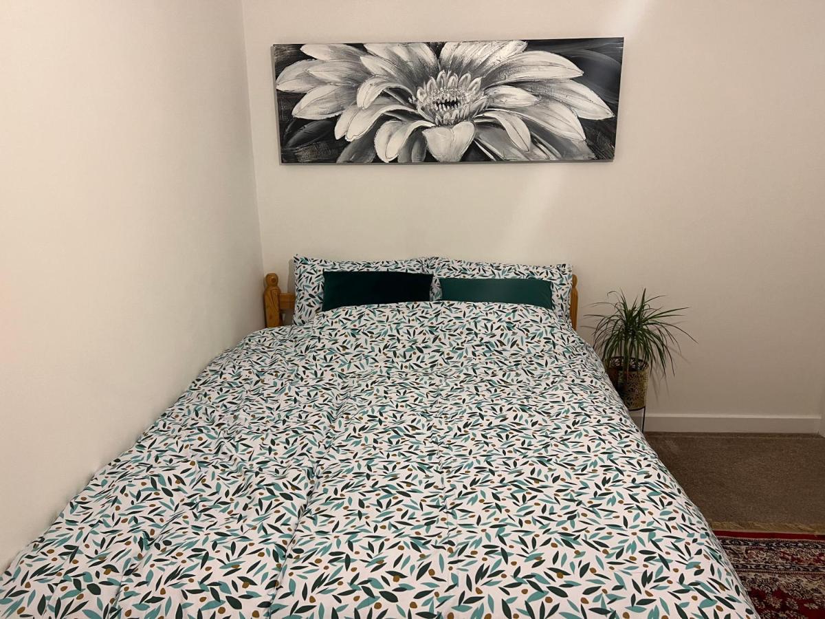 Poplar Guest house *