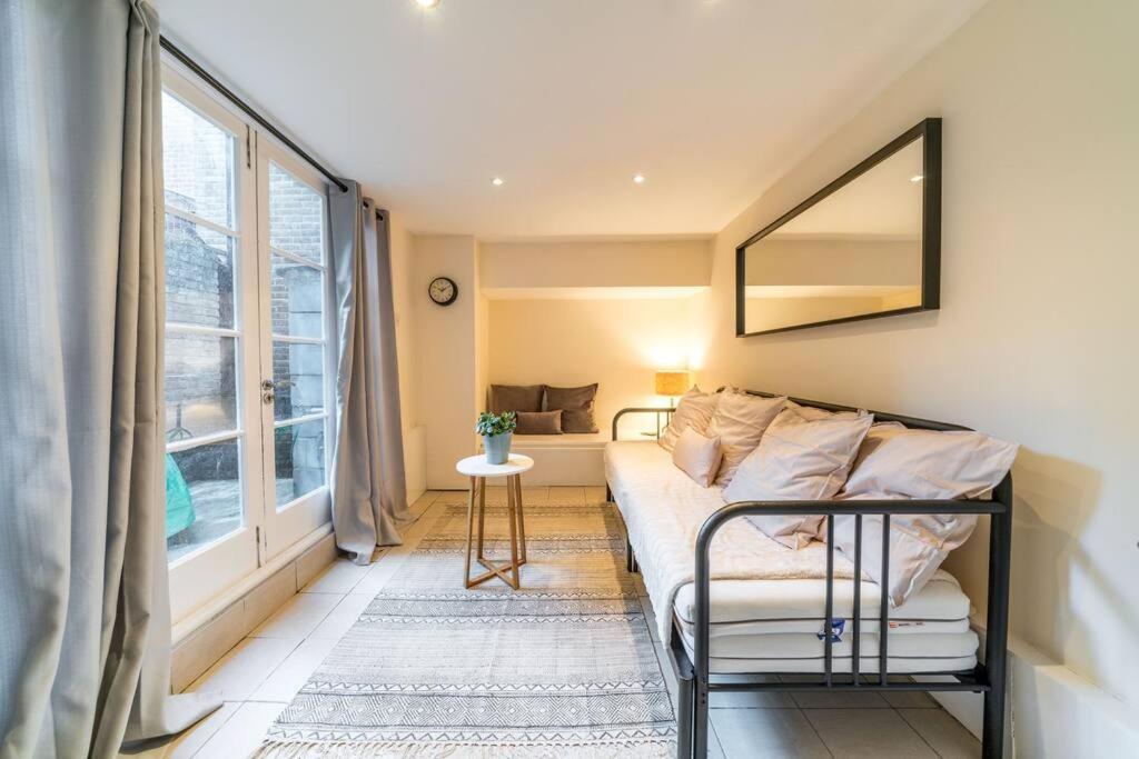 Cozy 3 Bed Flat In The Heart Of Broadway Market Apartment London
