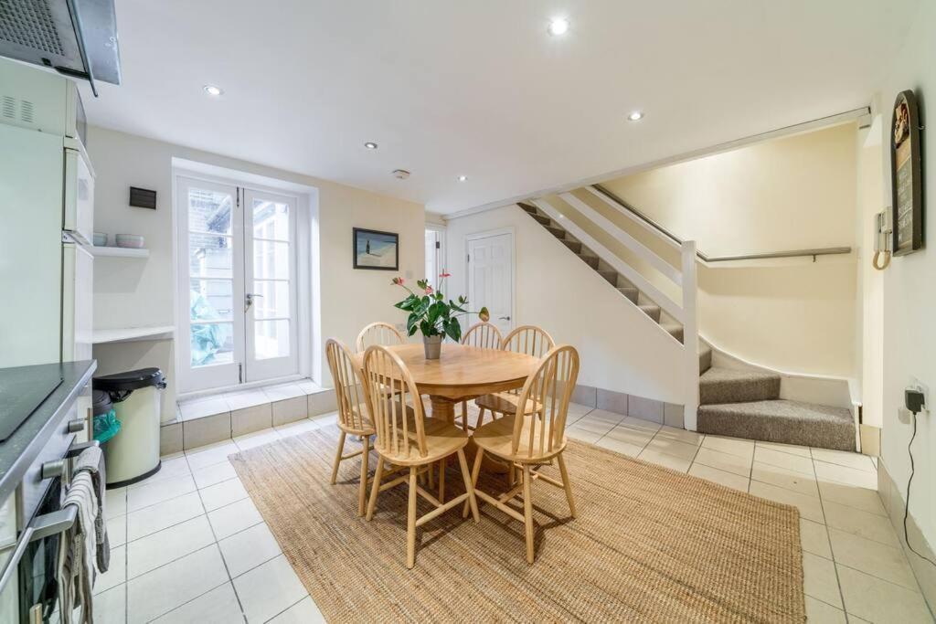 Cozy 3 Bed Flat In The Heart Of Broadway Market Apartment