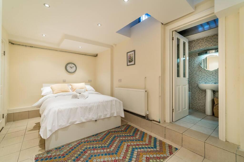 Cozy 3 Bed Flat In The Heart Of Broadway Market London