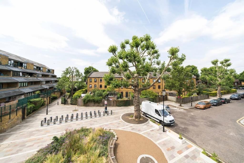 2-bed 2-bath Flat Around The Corner From Portobello Market * London