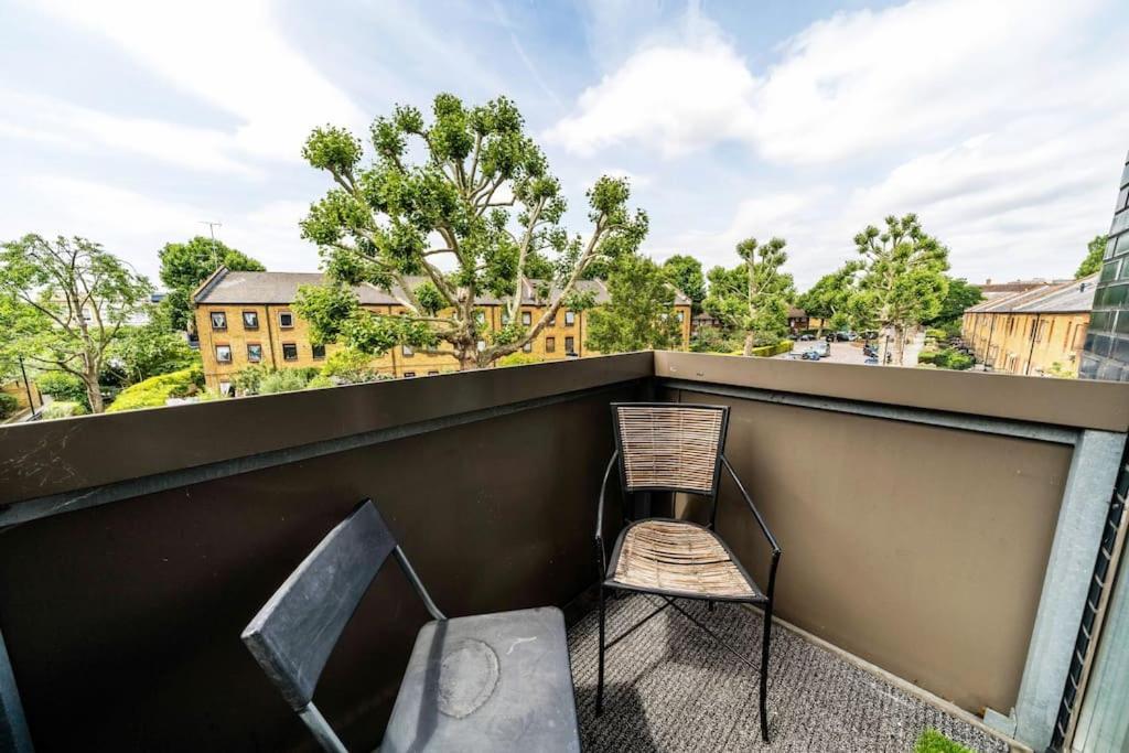 2-bed 2-bath Flat Around The Corner From Portobello Market London