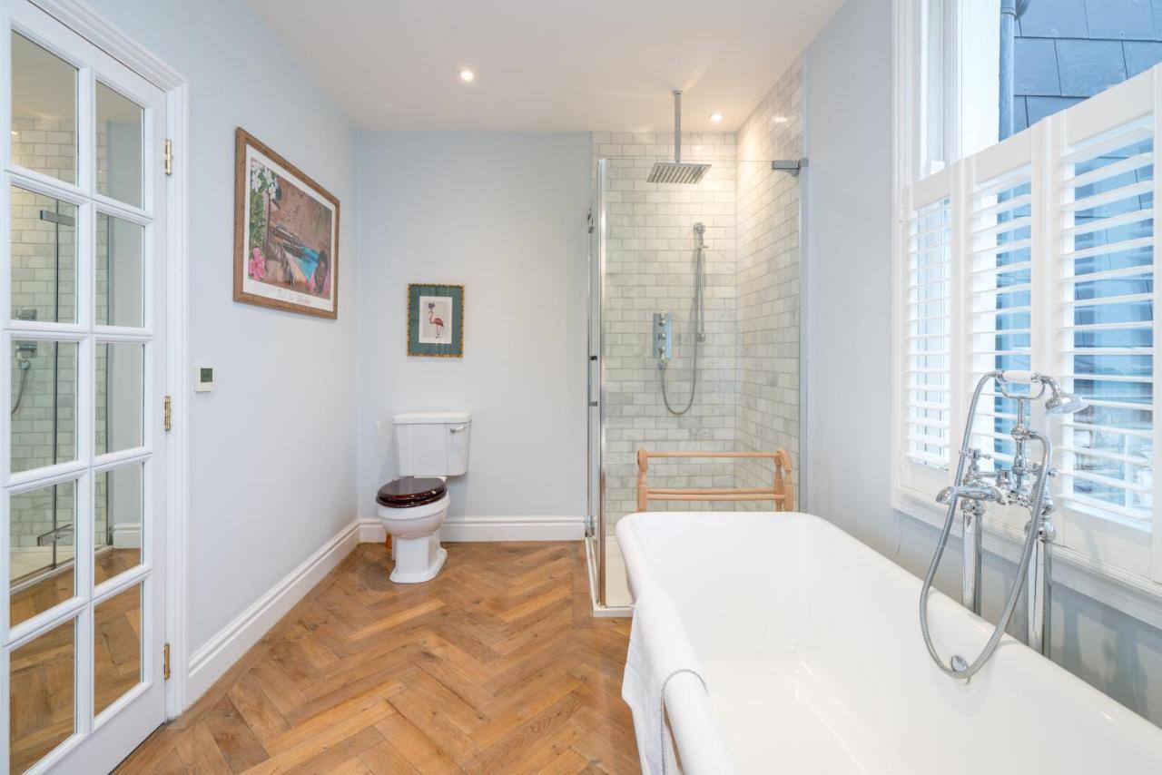 Holiday home Joivy Splendid 4 Bed, 4 Bath House With Garden, Shepherds Bush London