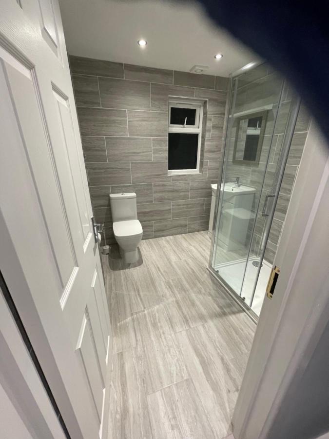 Vale Nky Guest house London