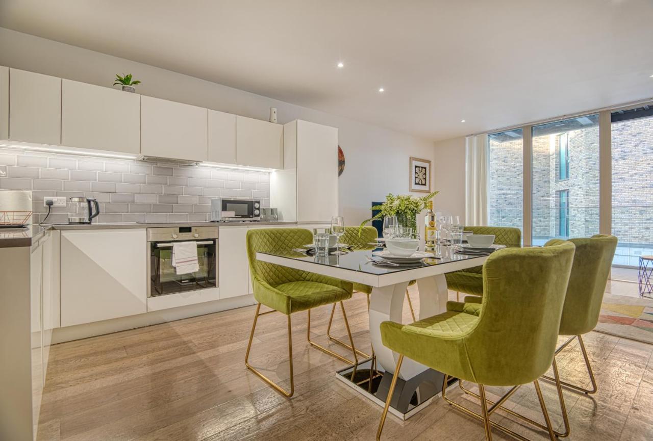 Apartment Austin David Royal Wharf