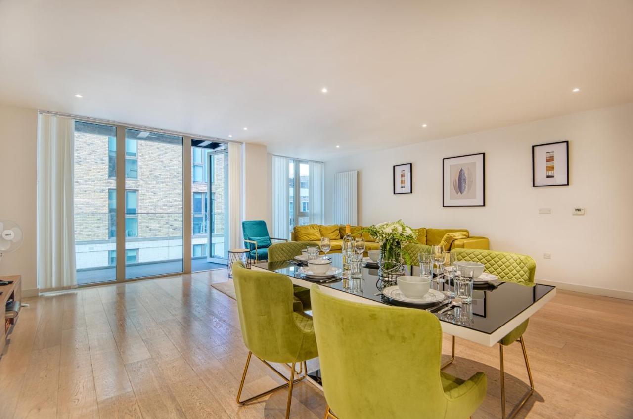Austin David Royal Wharf Apartment