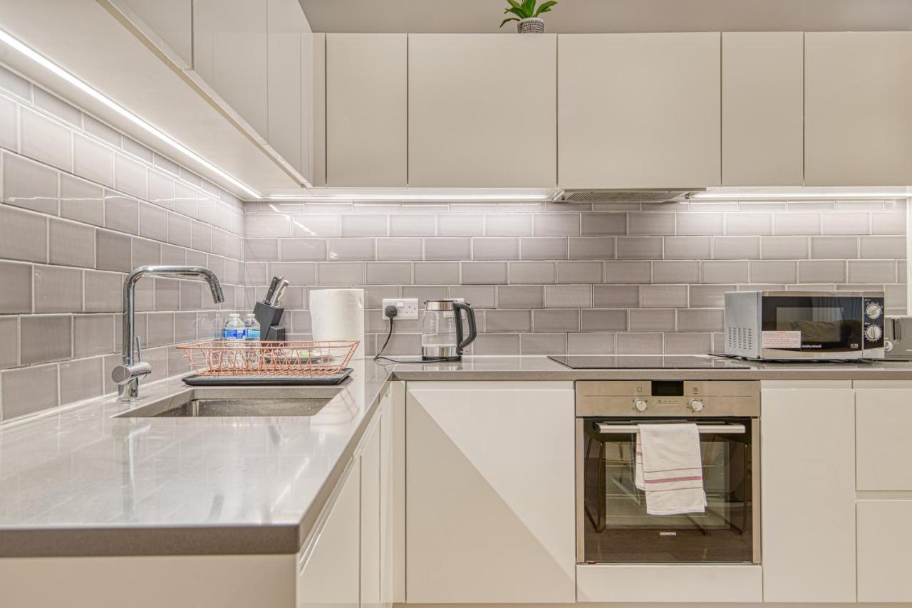 Apartment Austin David Royal Wharf London