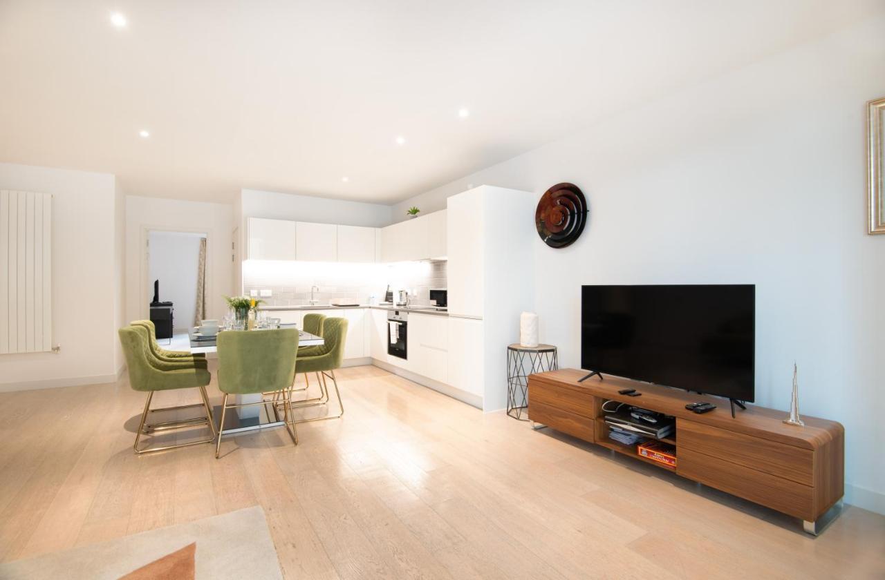 Apartment Austin David Royal Wharf London