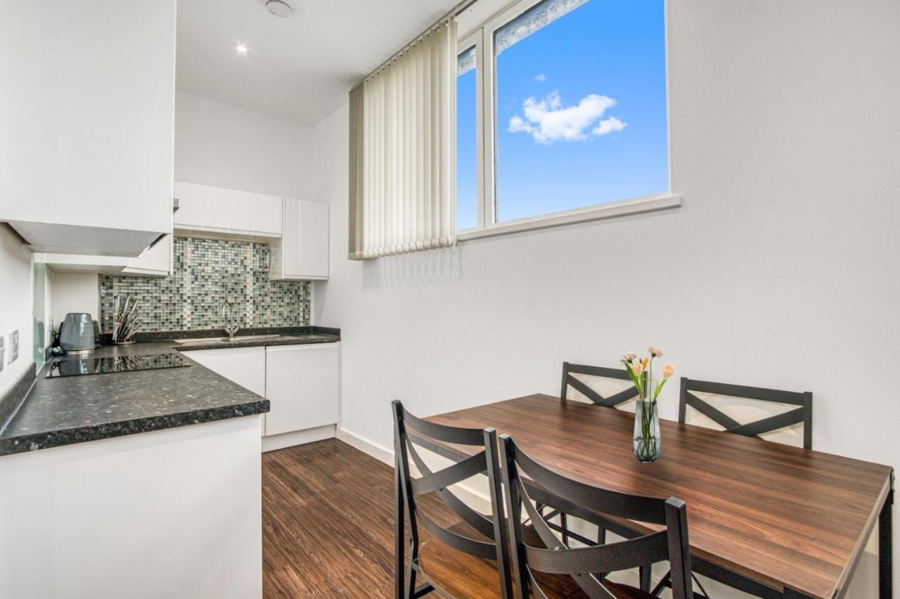 Stylish Studio By Heathrow Airport Apartment London
