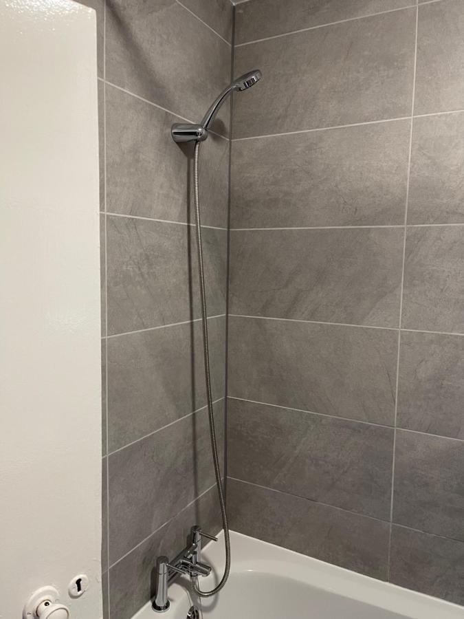 Apartment Entire Lovely 2 Bedroom With Private Garden & Free Street Parking