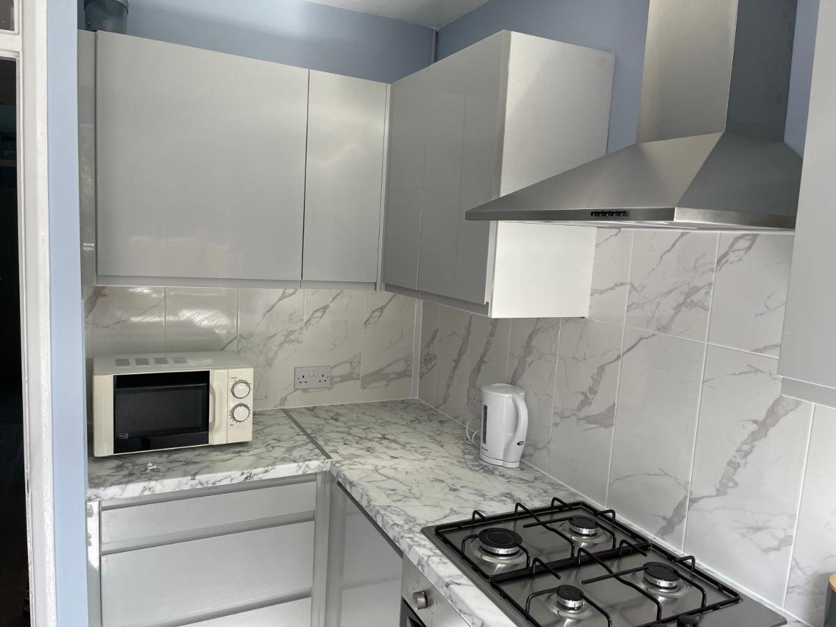 Apartment Entire Lovely 2 Bedroom With Private Garden & Free Street Parking London