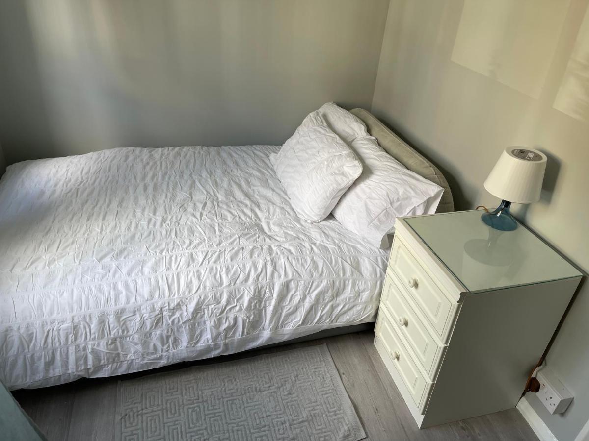 Entire Lovely 2 Bedroom With Private Garden & Free Street Parking * London