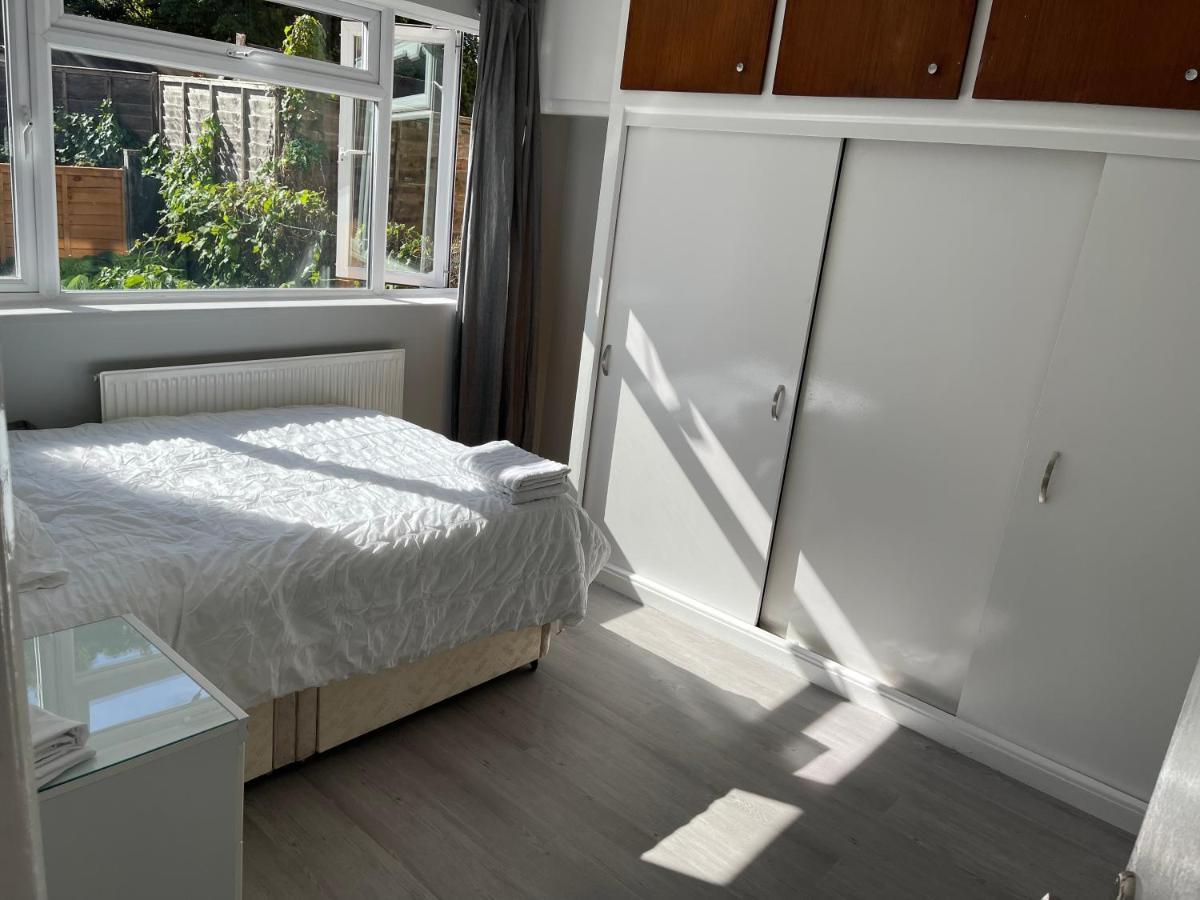 Apartment Entire Lovely 2 Bedroom With Private Garden & Free Street Parking