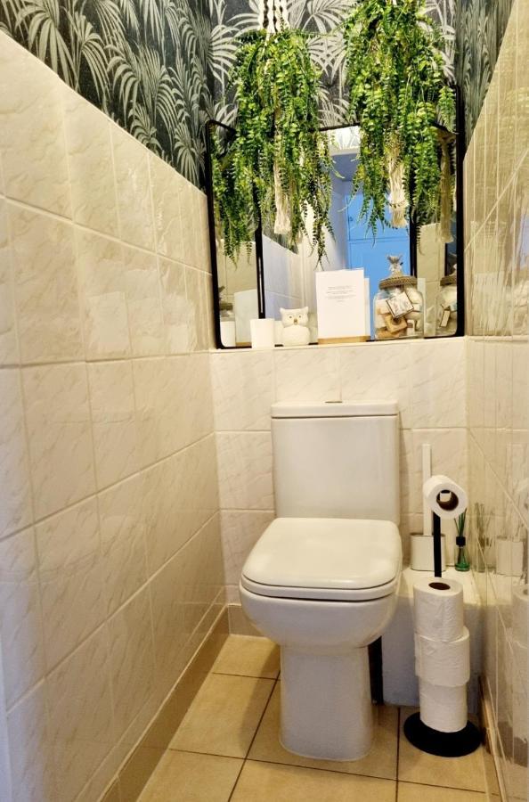 Live Like A Celebrity On Millionaire's Row Homestay London